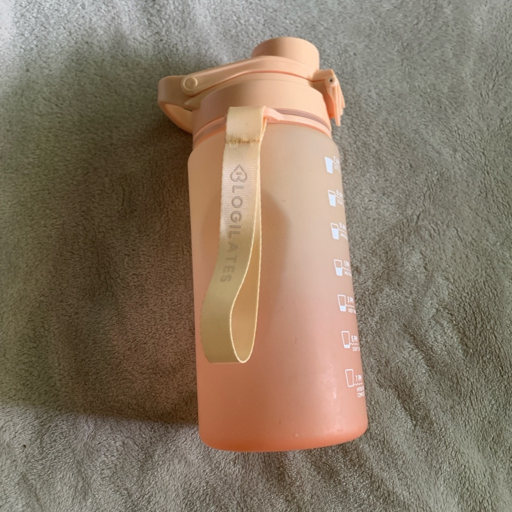 SOLD Blogilates Popflex 20 oz Peach Hydration Water Bottle